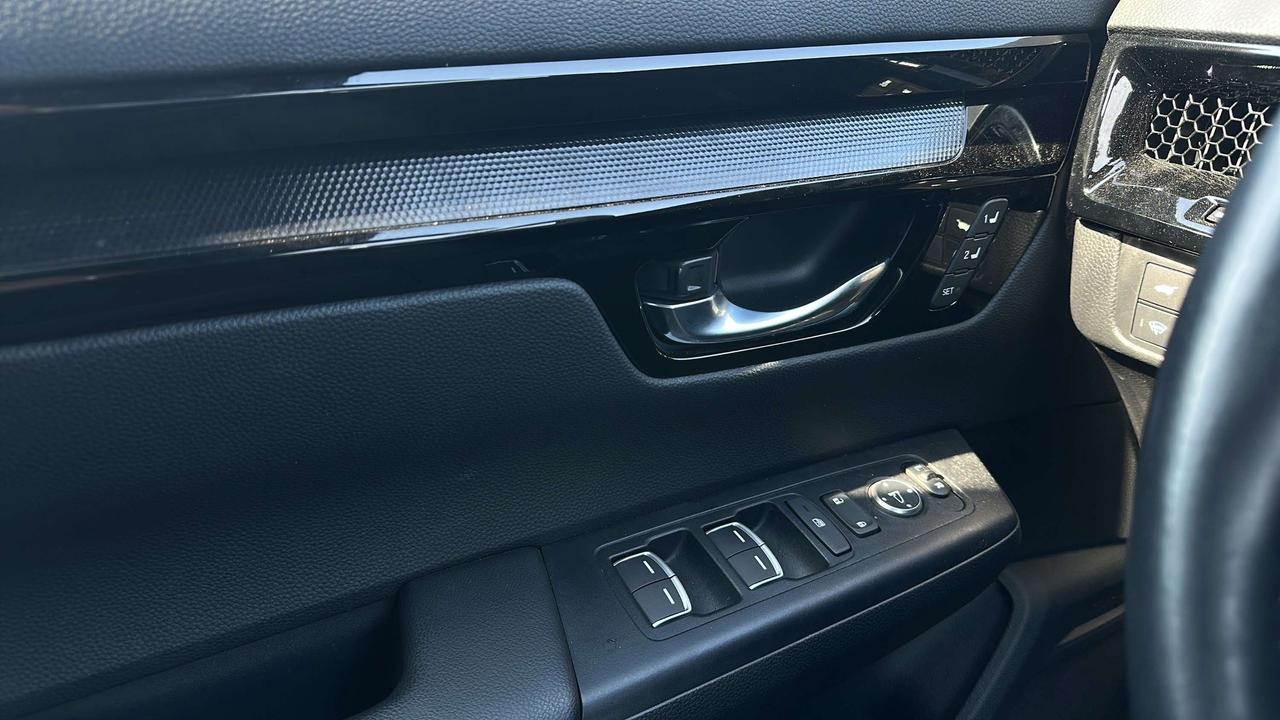 2025 Honda CR-V Touring Photo