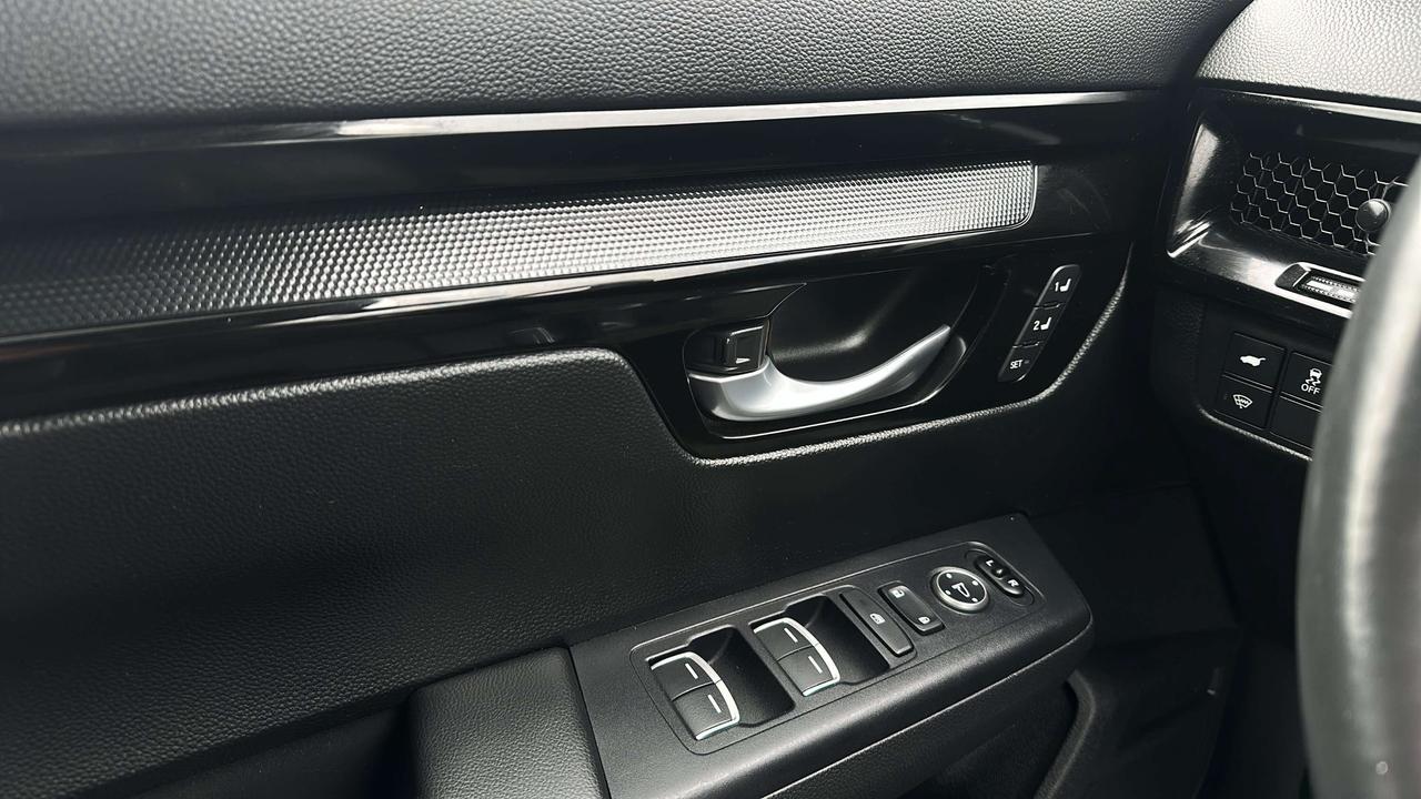2023 Honda CR-V Touring Photo