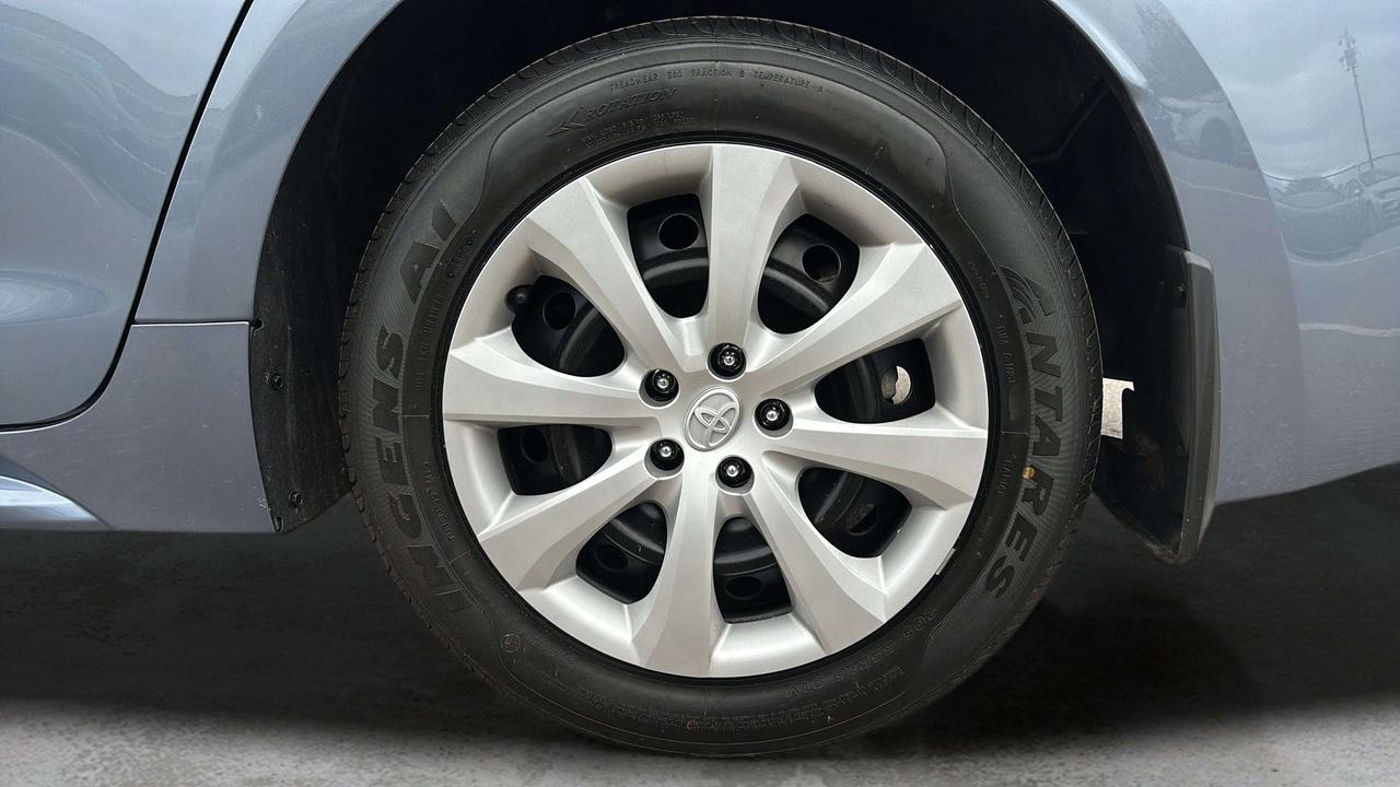 2025 Toyota Corolla LE Photo