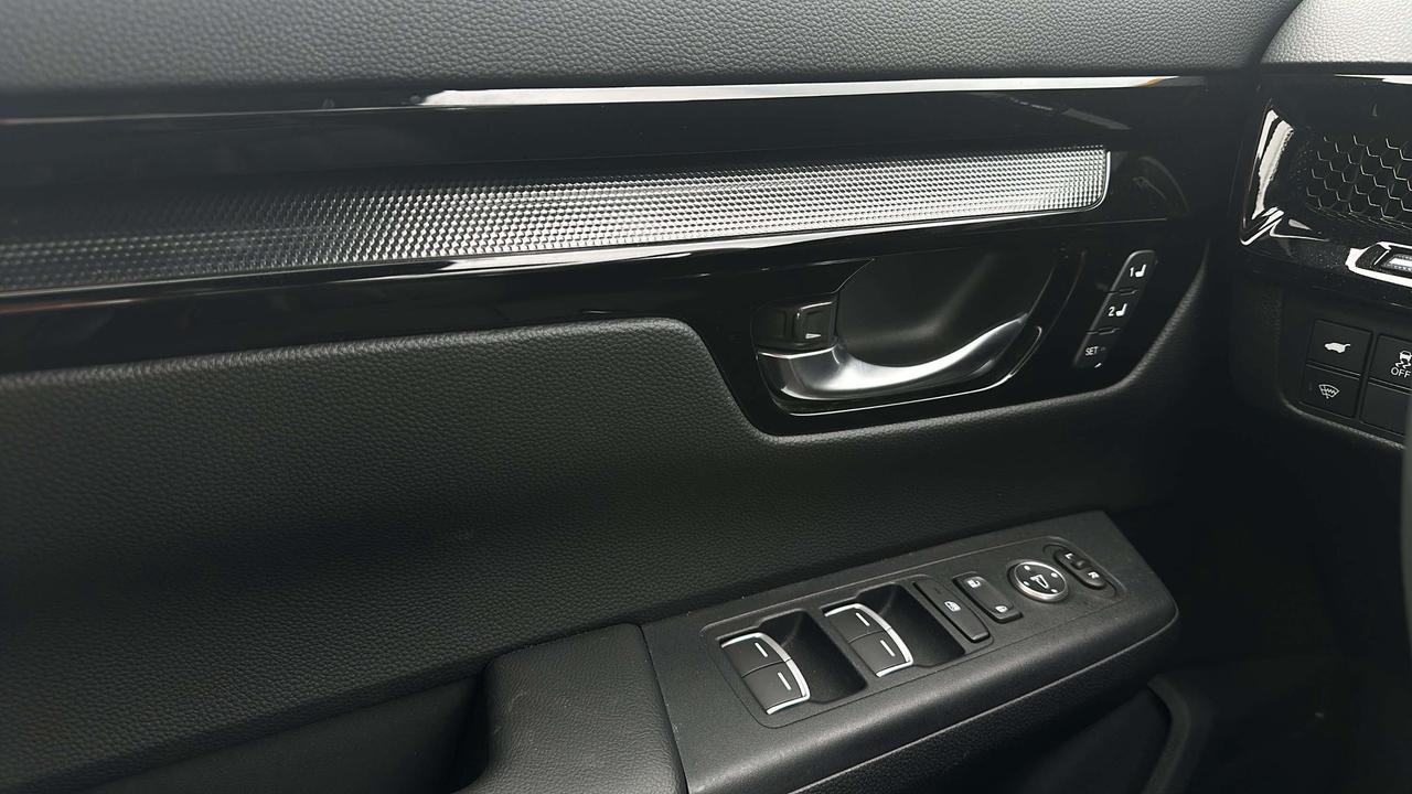 2025 Honda CR-V Touring Photo