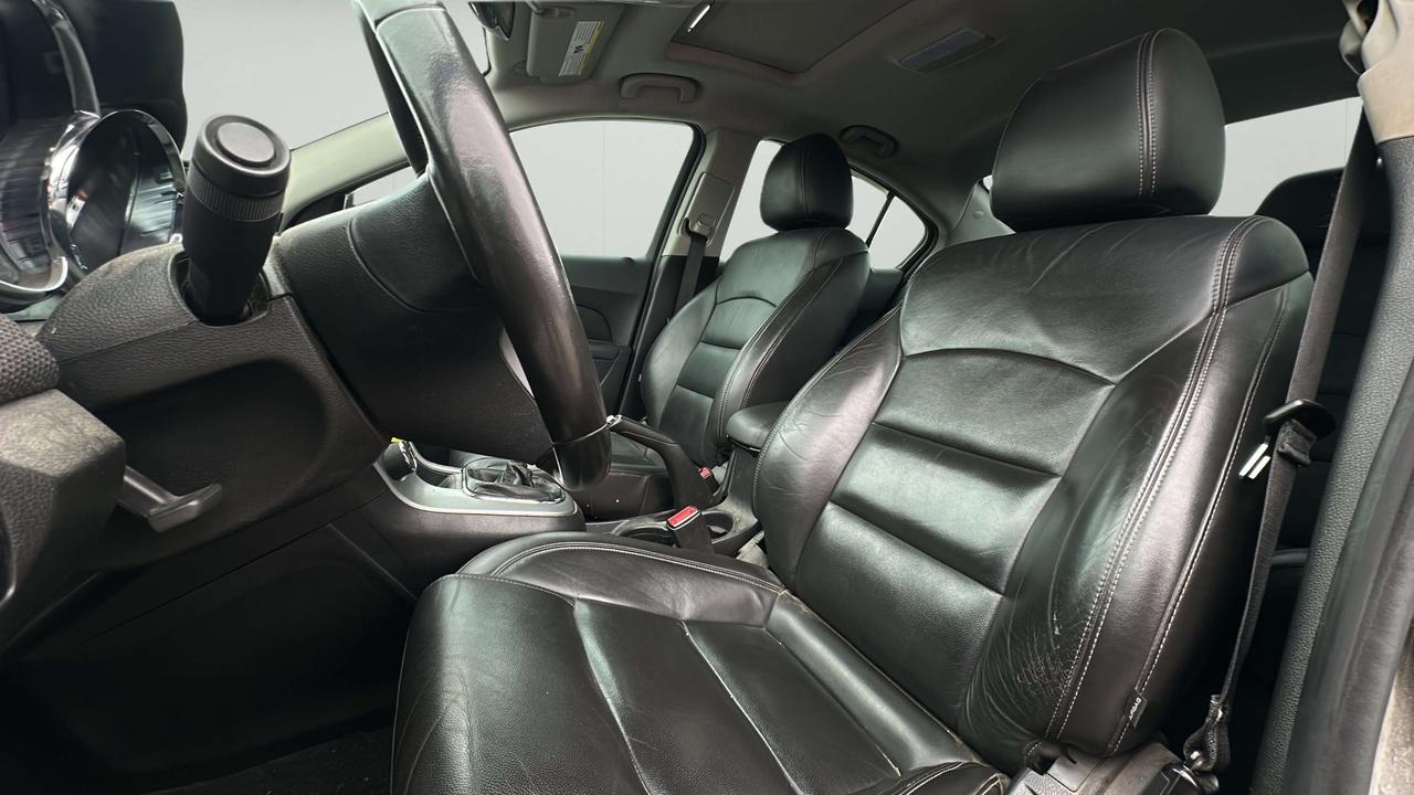 2014 Chevrolet Cruze 2LT Photo