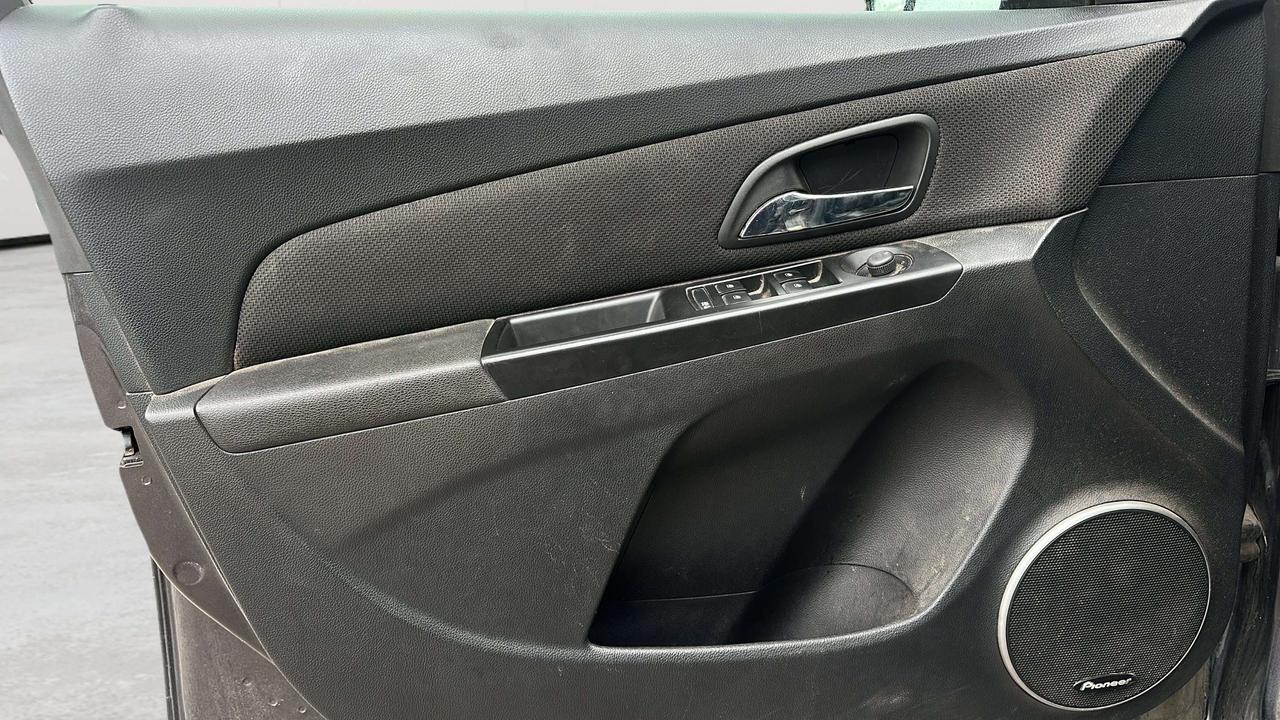 2014 Chevrolet Cruze 2LT Photo