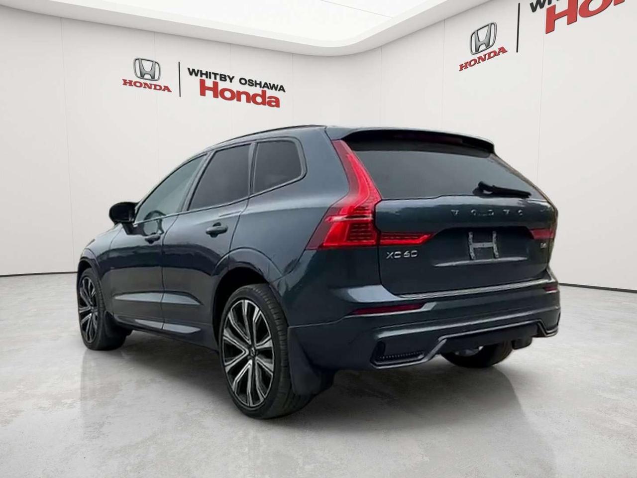 2022 Volvo XC60 B6 R-Design Photo4