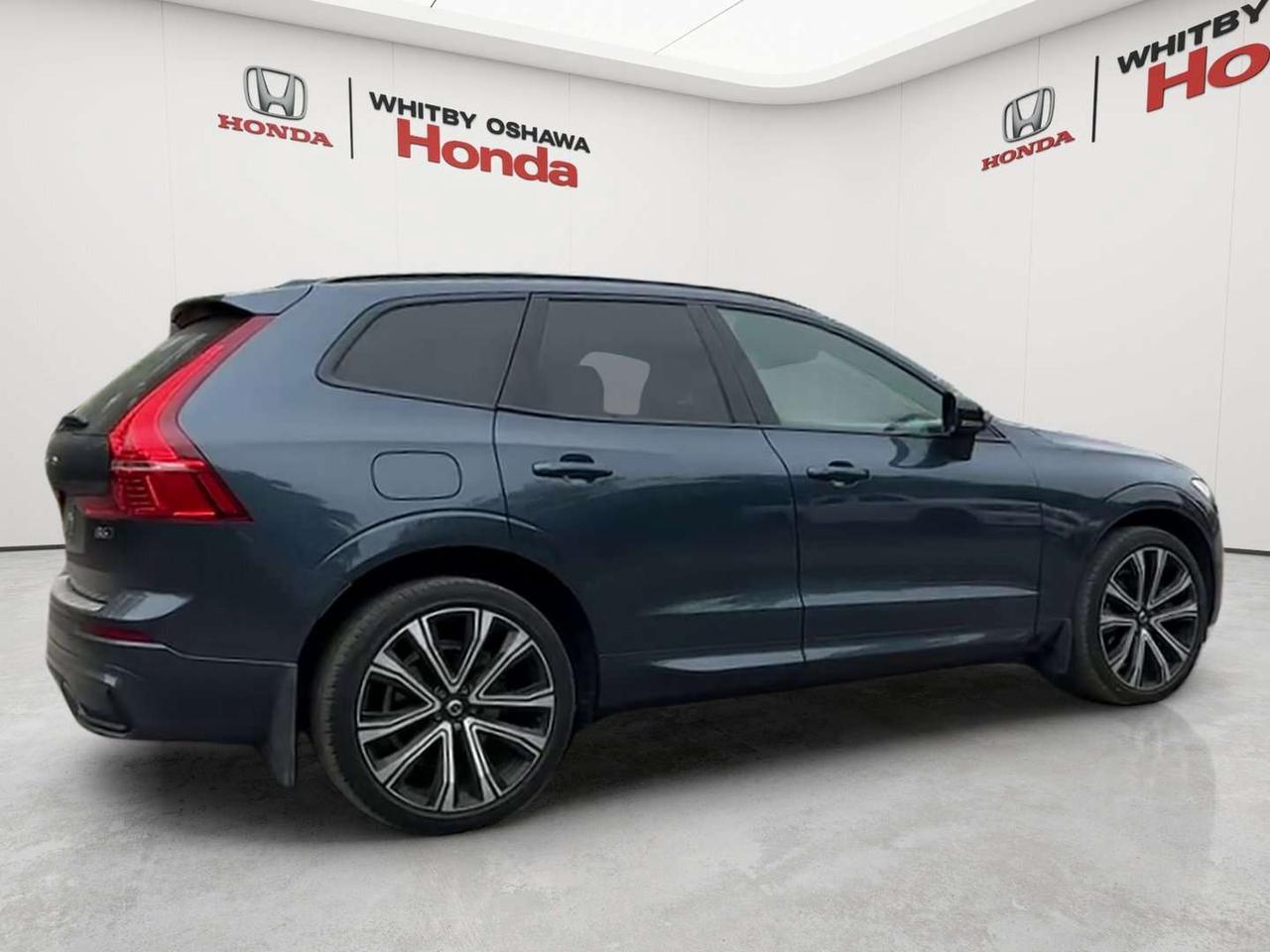 2022 Volvo XC60 B6 R-Design Photo