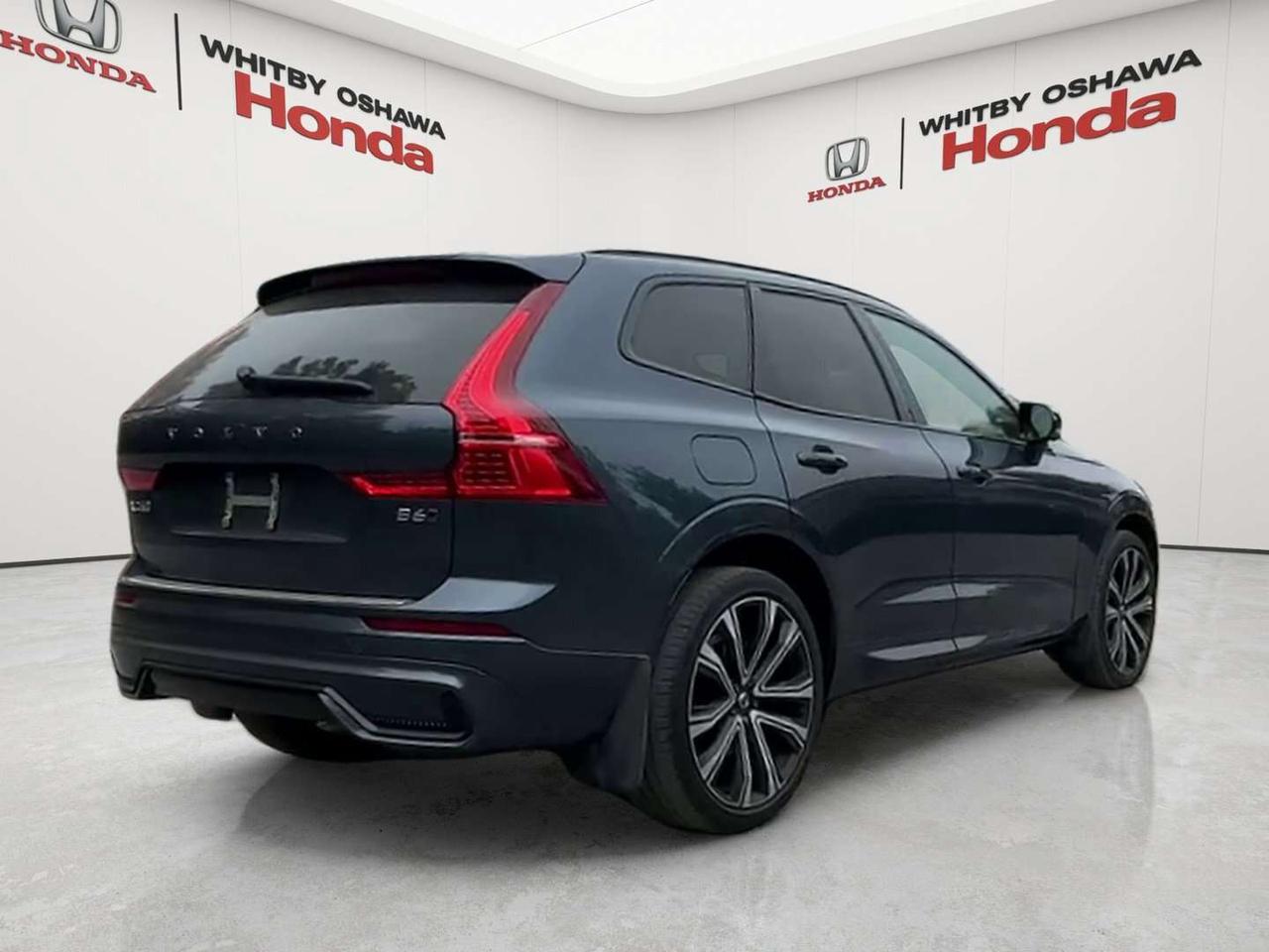 2022 Volvo XC60 B6 R-Design Photo