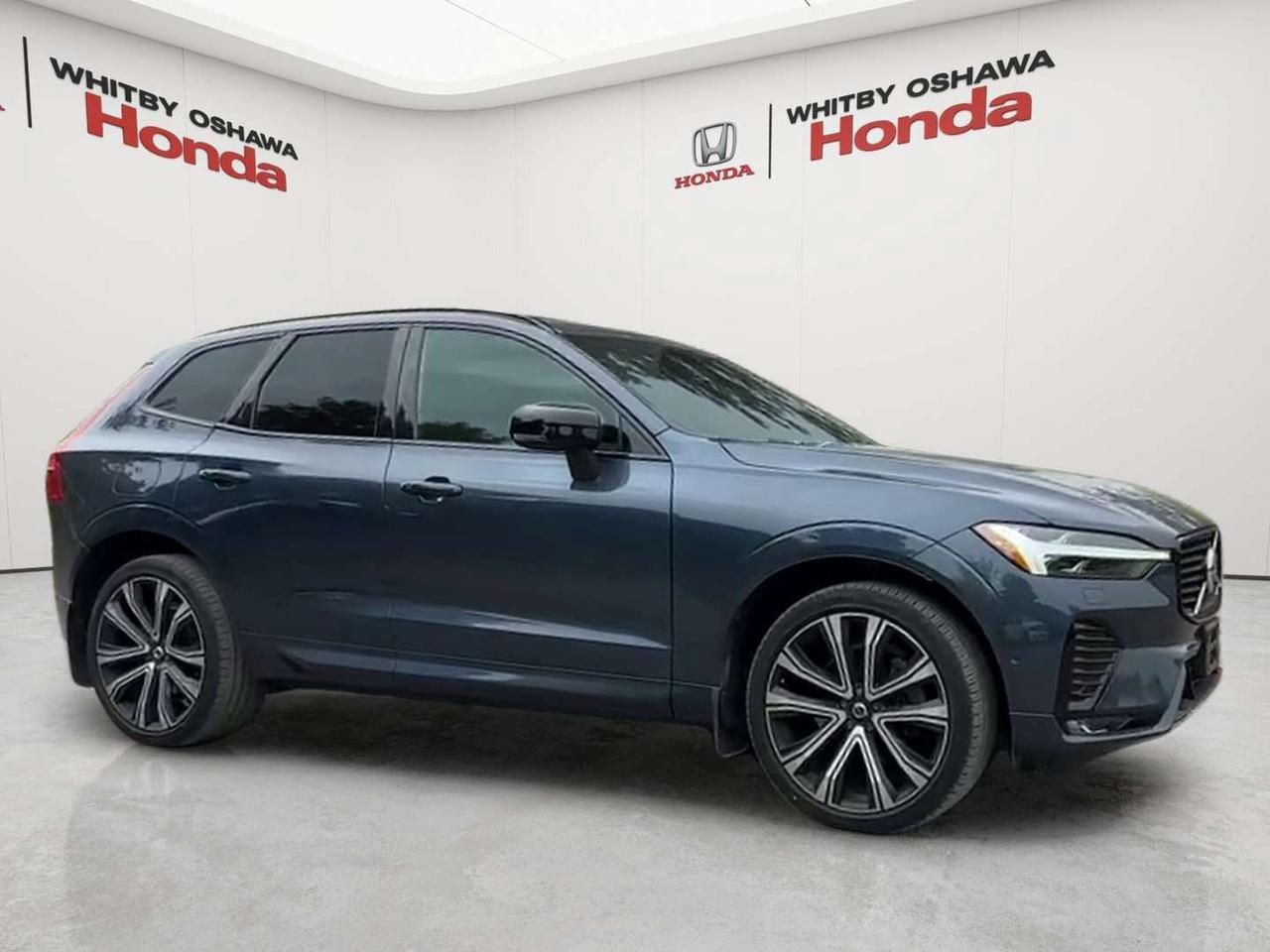 2022 Volvo XC60 B6 R-Design Photo