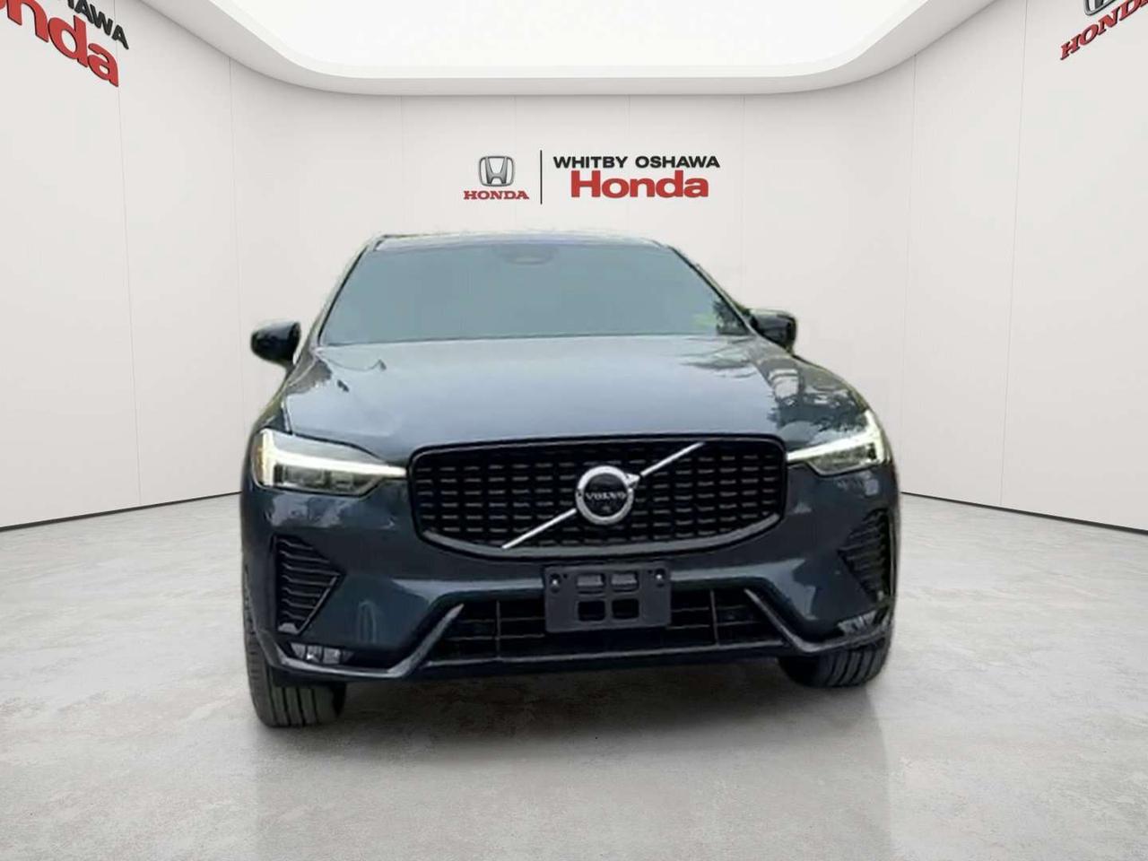 2022 Volvo XC60 B6 R-Design Photo