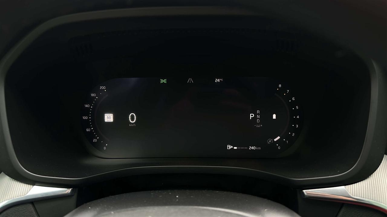 2022 Volvo XC60 B6 R-Design Photo