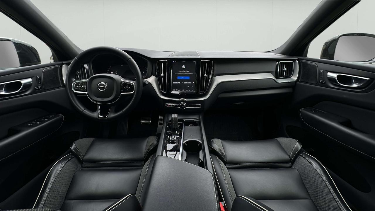 2022 Volvo XC60 B6 R-Design Photo