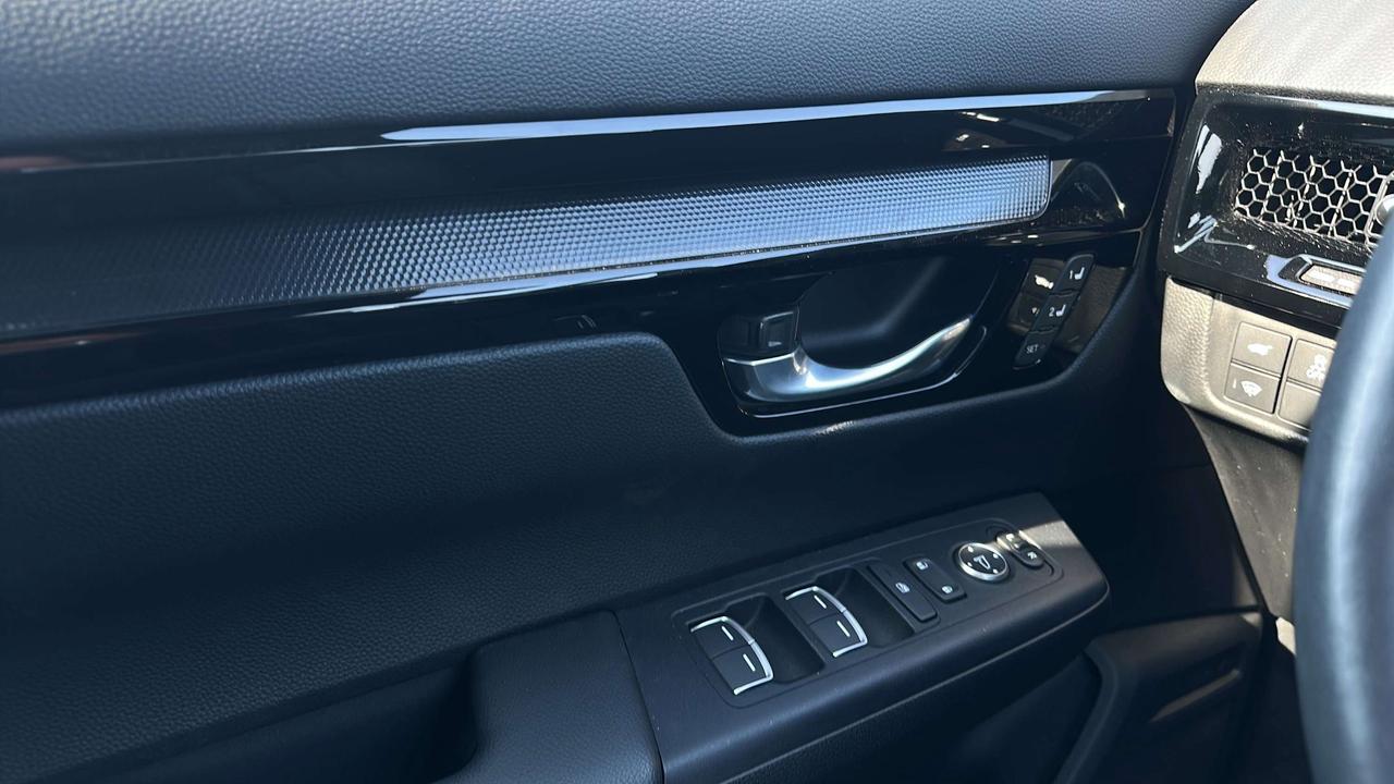 2025 Honda CR-V Touring Photo