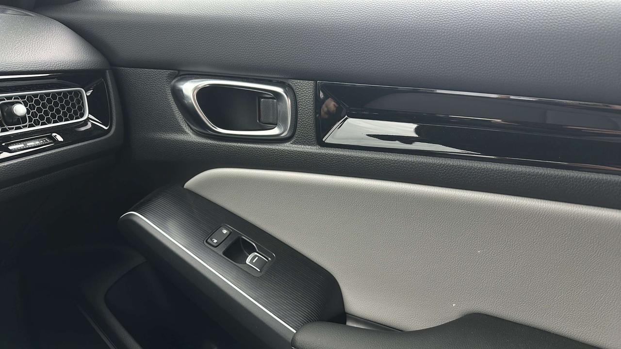 2025 Honda Civic Sport Touring Photo