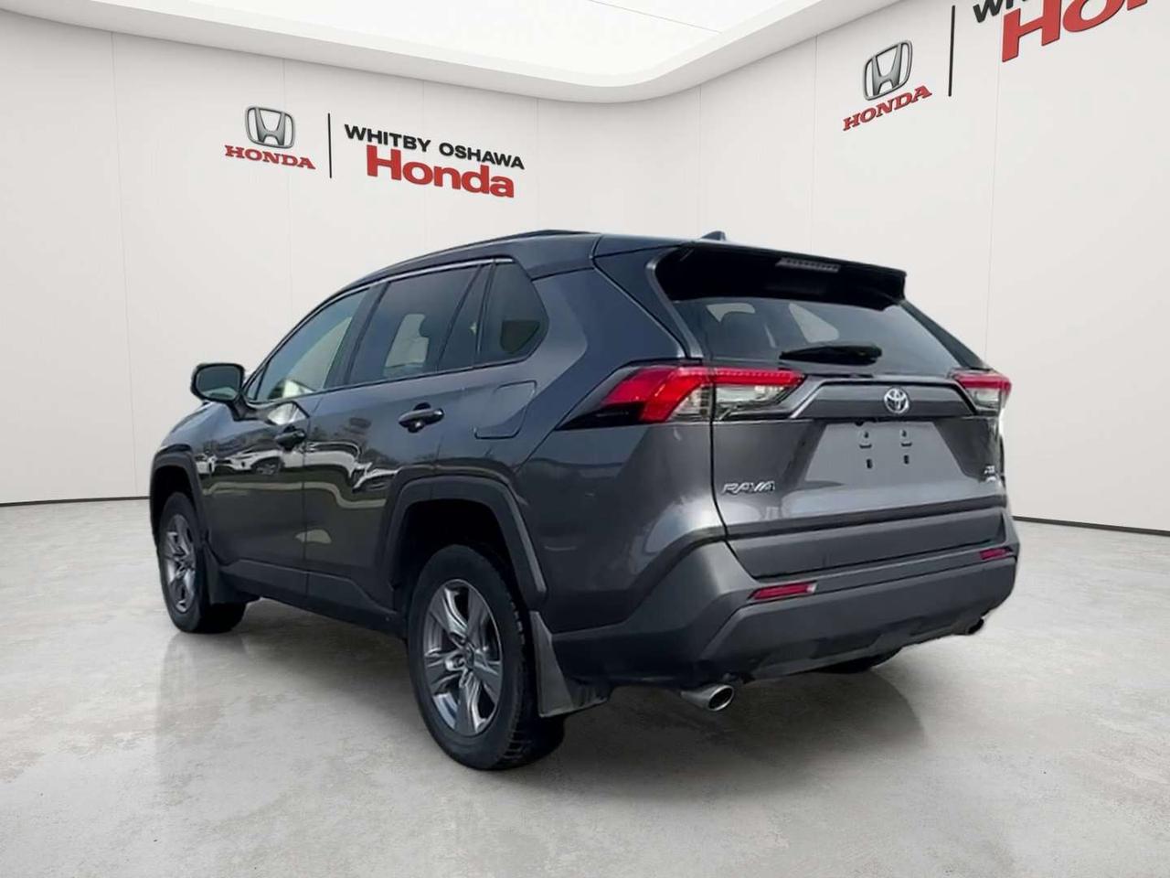 2024 Toyota RAV4 XLE Photo4