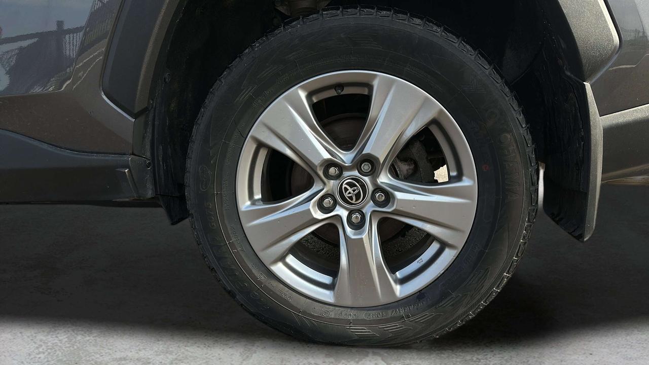 2024 Toyota RAV4 XLE Photo