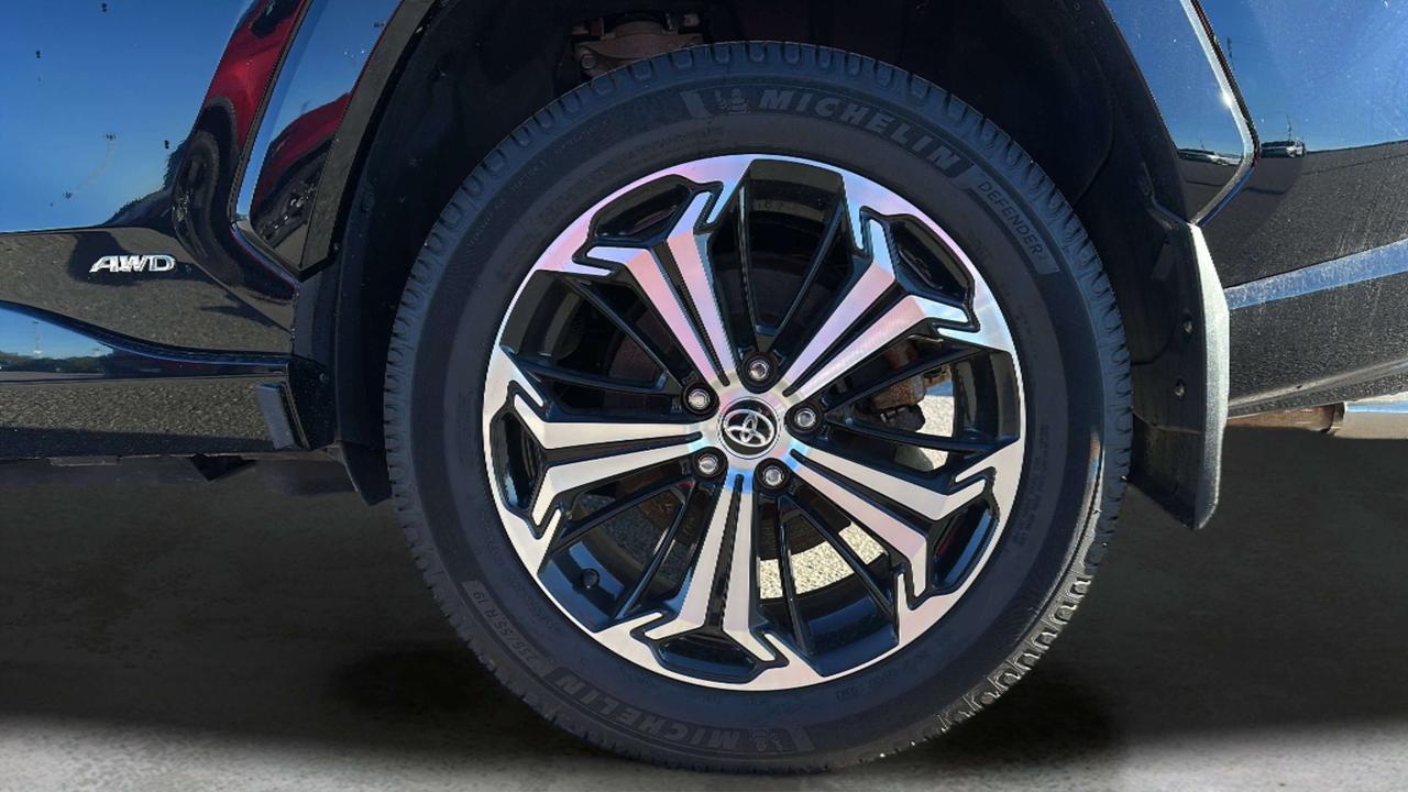 2023 Toyota RAV4 Prime XSE Photo