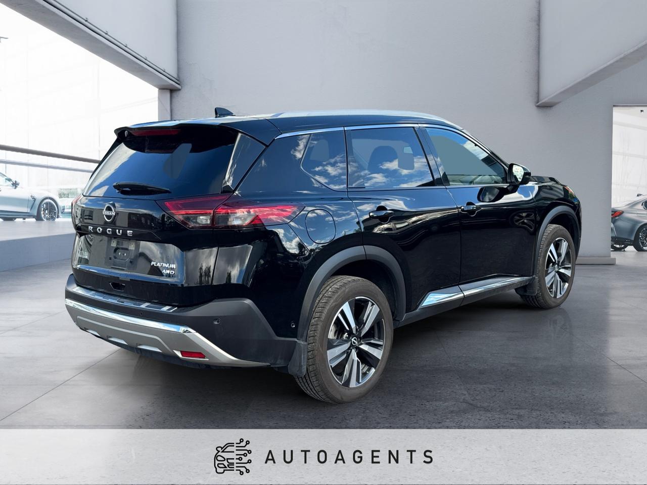 2023 Nissan Rogue Platinum AWD Photo4