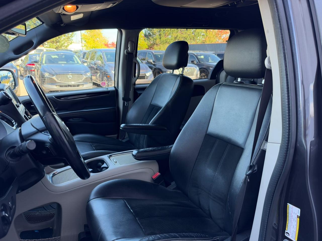 2016 Dodge Grand Caravan SXT Premium Plus - NOACC|ENTPKG|NAVI|LEATHER Photo