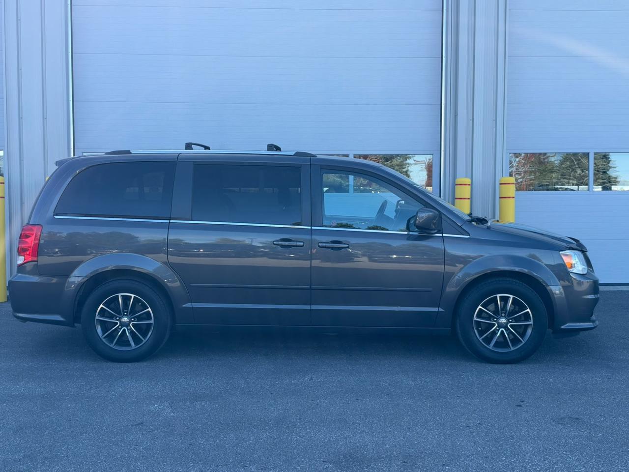 2016 Dodge Grand Caravan SXT Premium Plus - NOACC|ENTPKG|NAVI|LEATHER Photo