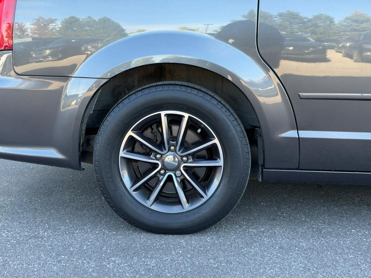 2016 Dodge Grand Caravan SXT Premium Plus - NOACC|ENTPKG|NAVI|LEATHER Photo