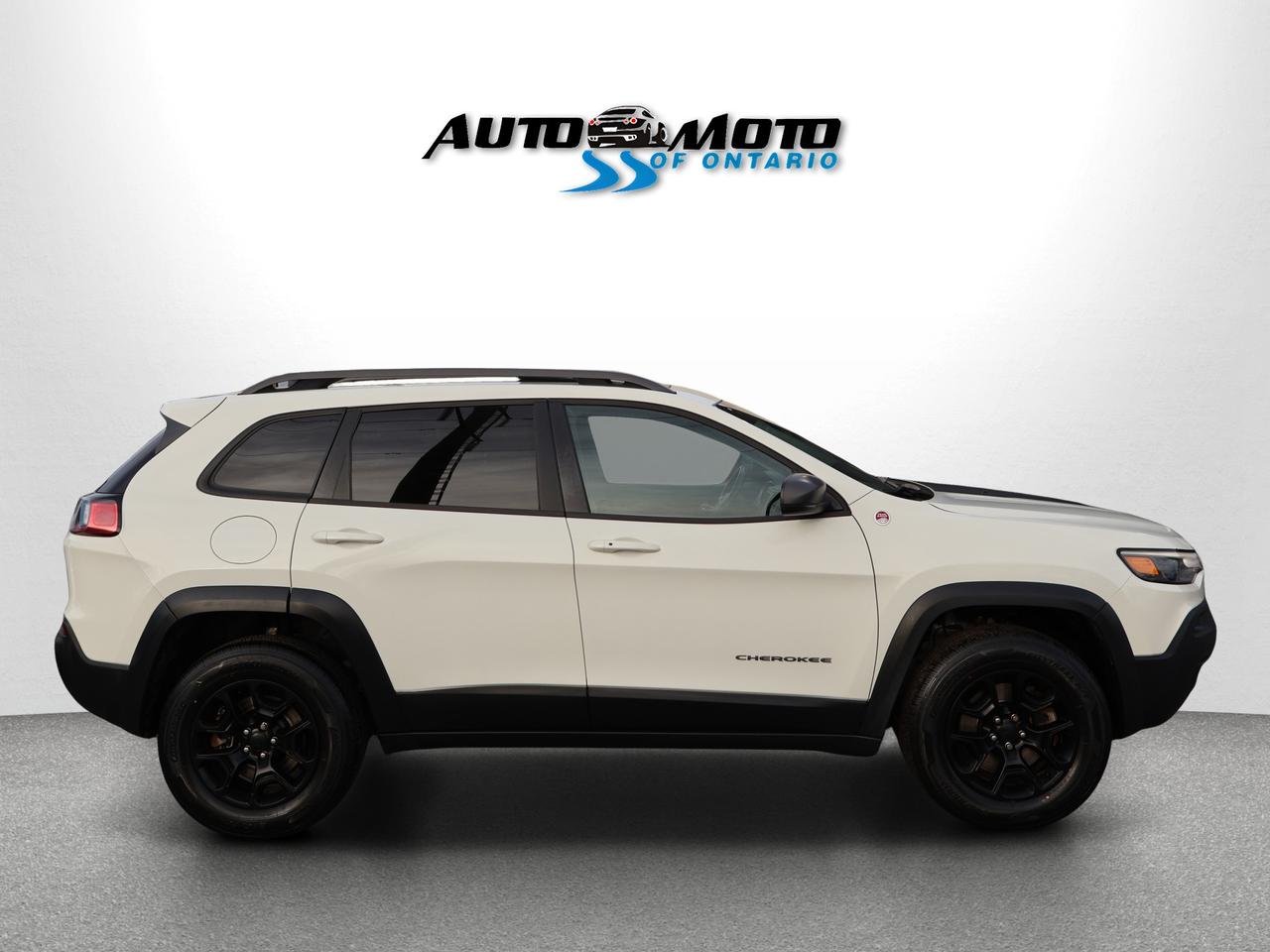 2019 Jeep Cherokee TRAILHAWK ELITE 4X4 *ACCIDENT FREE* CAMERA NAV BLUETOOTH LEATHER HEATED SEATS PANO ROOF CRUISE ALLOYS Photo