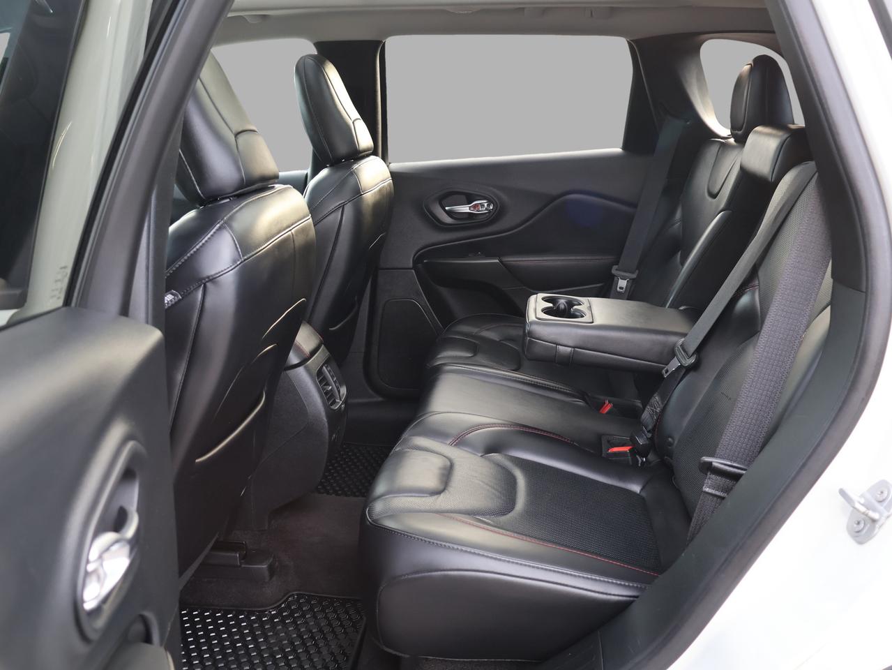 2019 Jeep Cherokee TRAILHAWK ELITE 4X4 *ACCIDENT FREE* CAMERA NAV BLUETOOTH LEATHER HEATED SEATS PANO ROOF CRUISE ALLOYS Photo