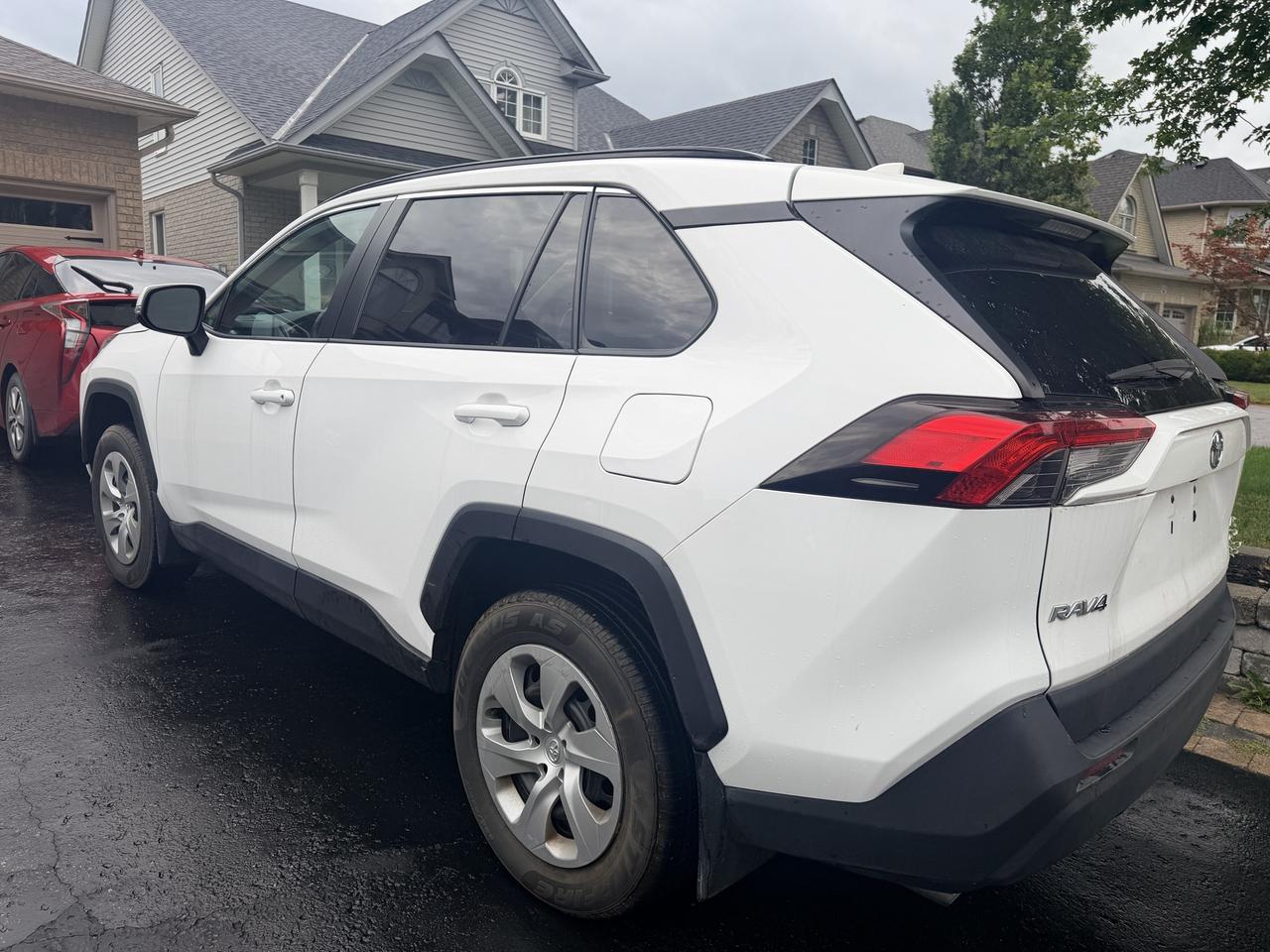 2021 Toyota RAV4 LE Photo