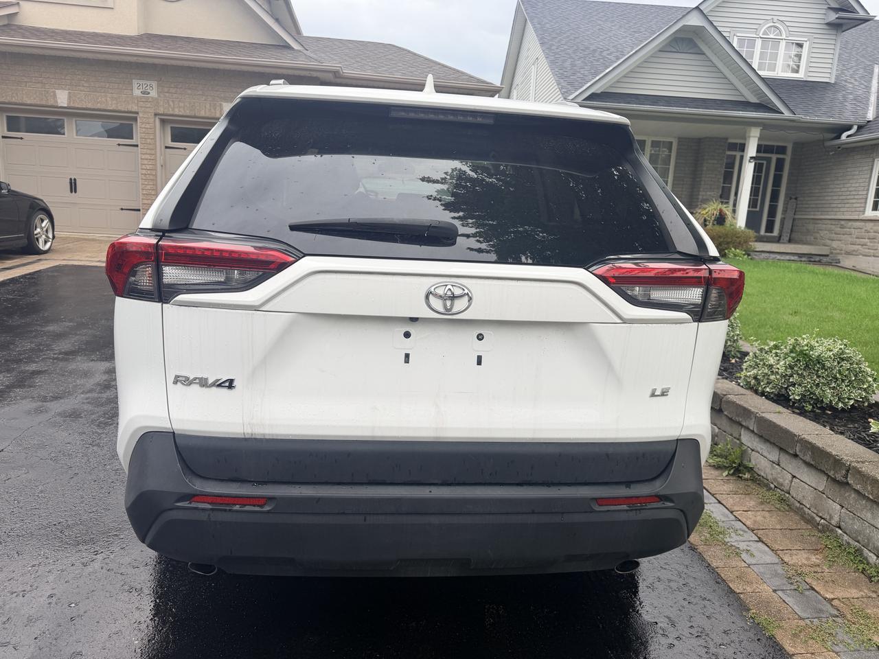 2021 Toyota RAV4 LE Photo