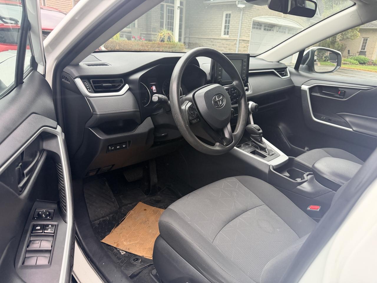 2021 Toyota RAV4 LE Photo