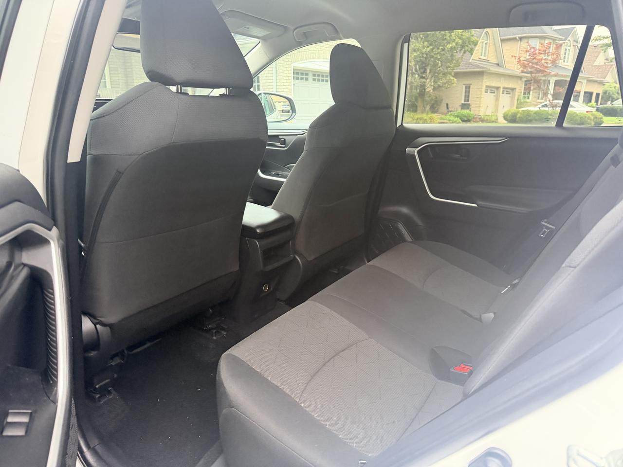 2021 Toyota RAV4 LE Photo