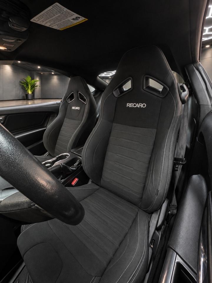 2015 Ford Mustang 2dr BASE MANUAL Photo