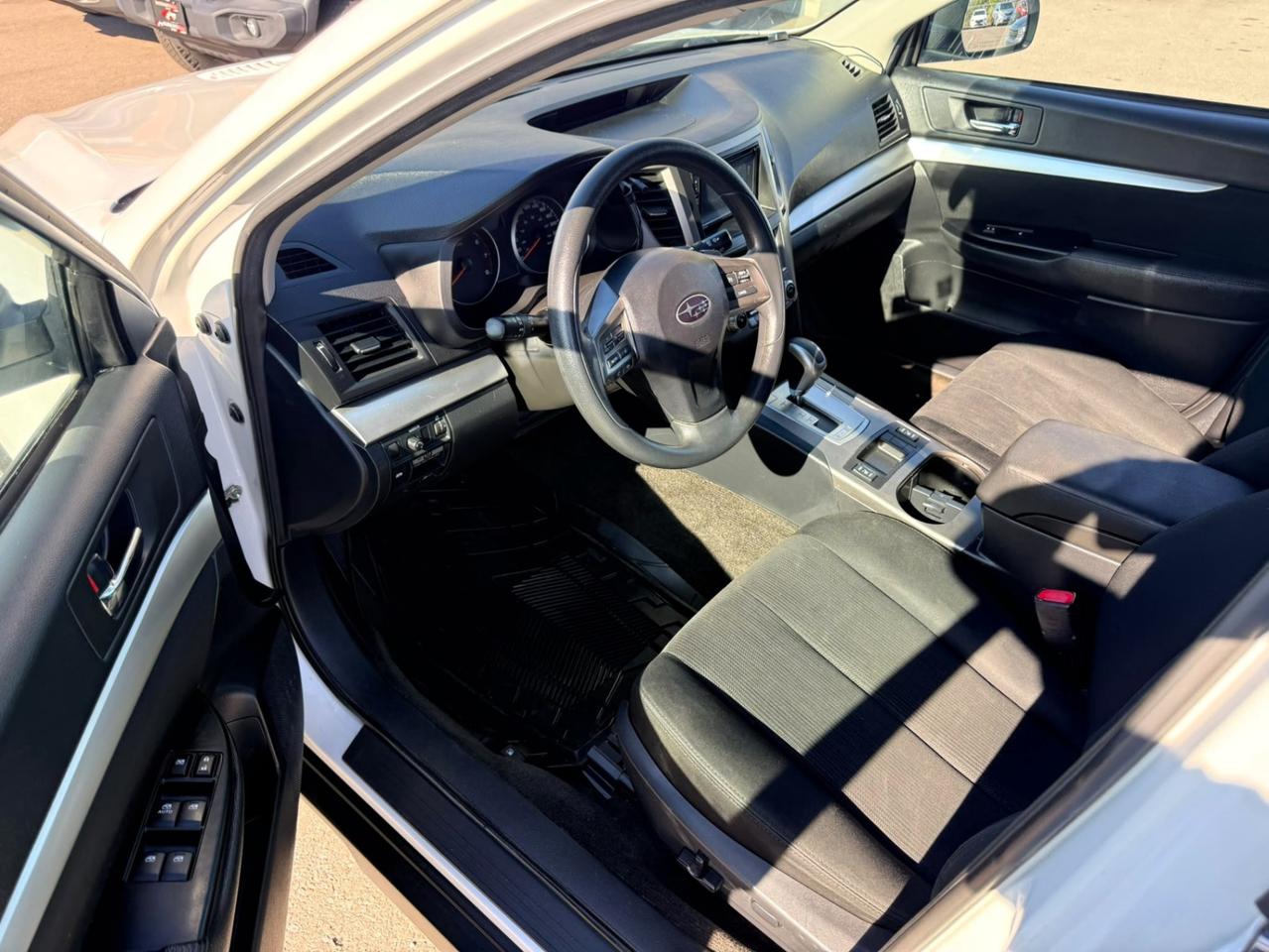 2014 Subaru Outback 4dr Wgn H4 Auto 2.5i Convenience Package Photo