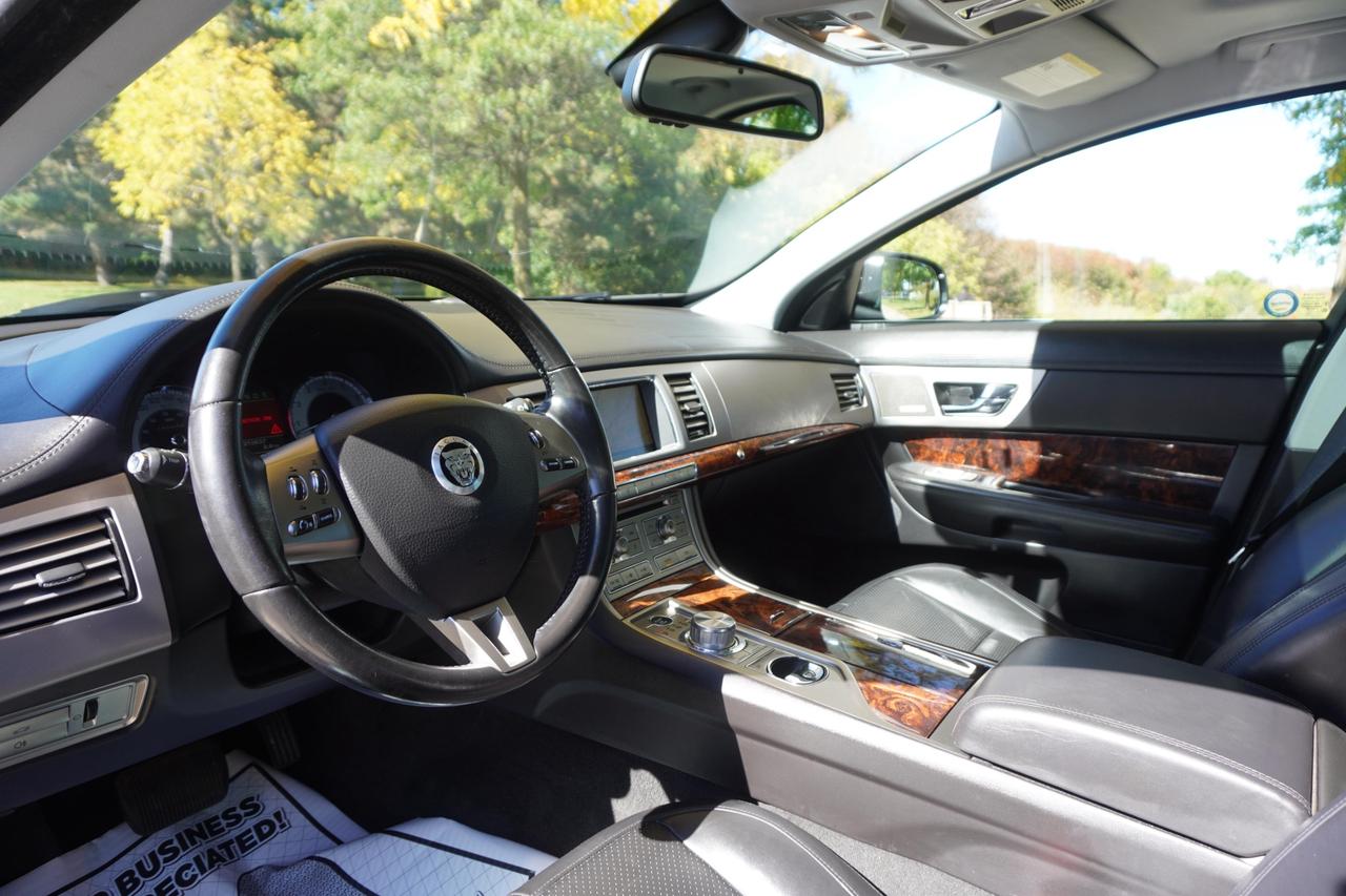 2011 Jaguar XF XF / V8 POWER / STUNNING PRESENCE / BRITISH LUXURY Photo