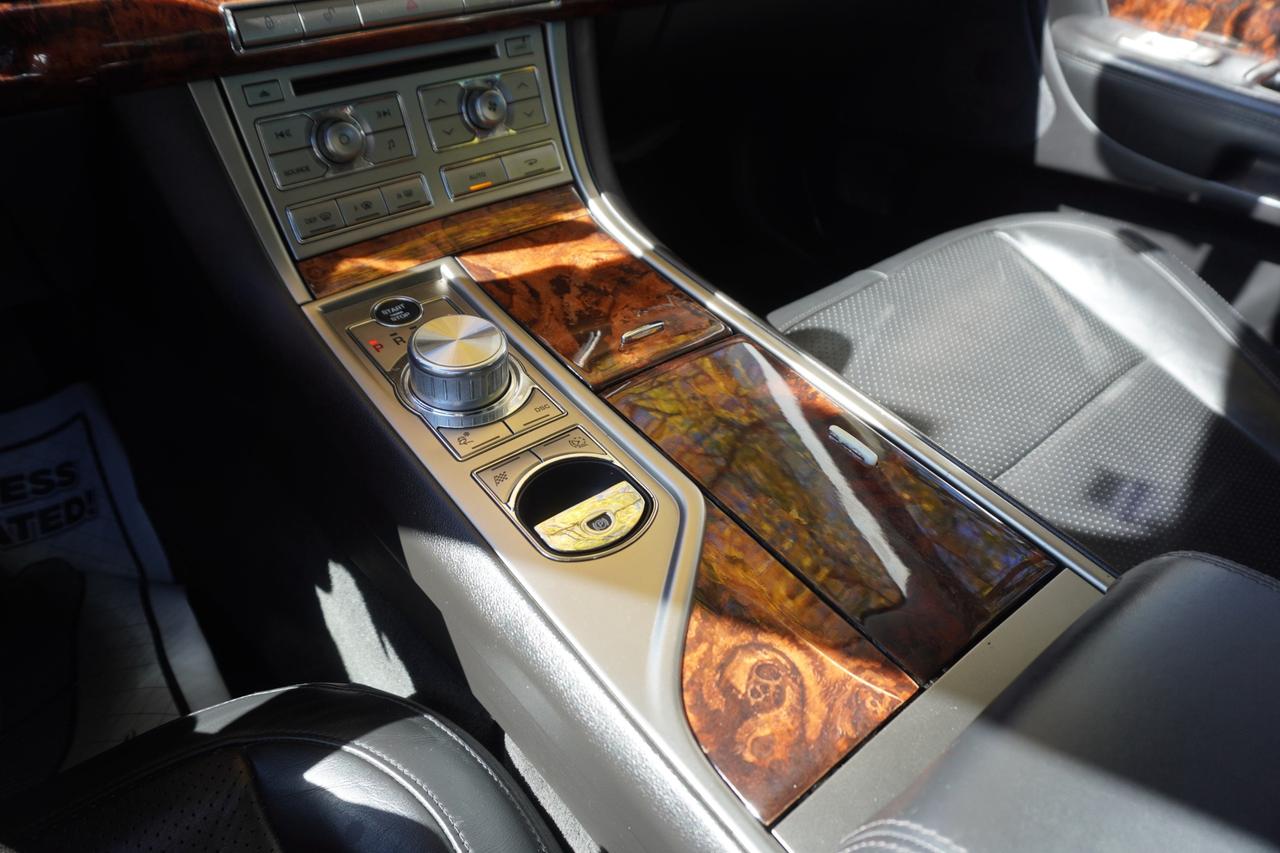 2011 Jaguar XF XF / V8 POWER / STUNNING PRESENCE / BRITISH LUXURY Photo