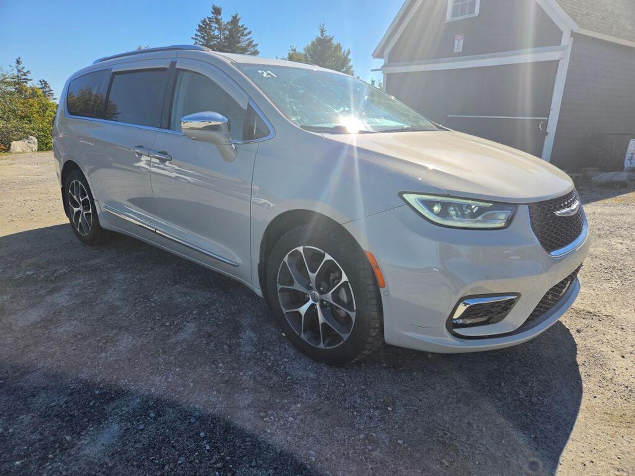 2021 Chrysler Pacifica Limited 3.6L Photo2