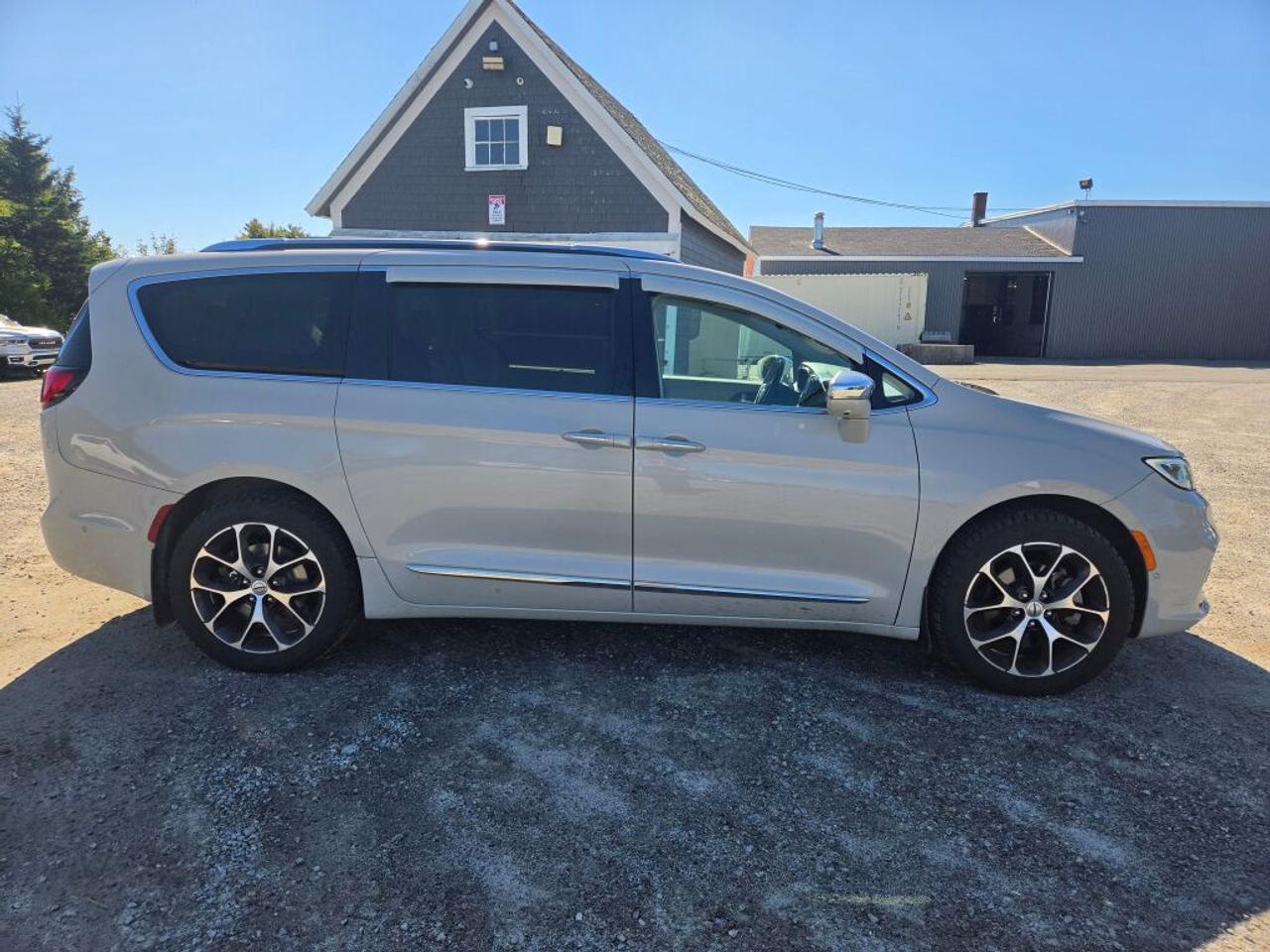 2021 Chrysler Pacifica Limited 3.6L Photo