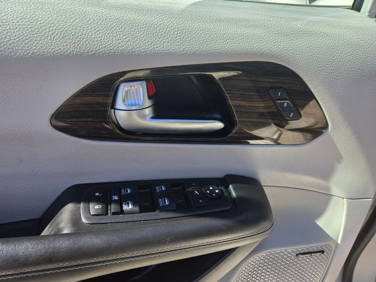 2021 Chrysler Pacifica Limited 3.6L Photo
