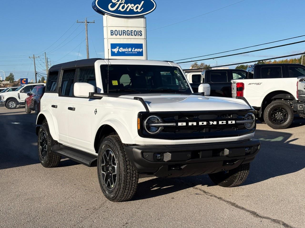 2026 Ford Bronco OUTER BANKS 4 DOOR 4X4 Photo4