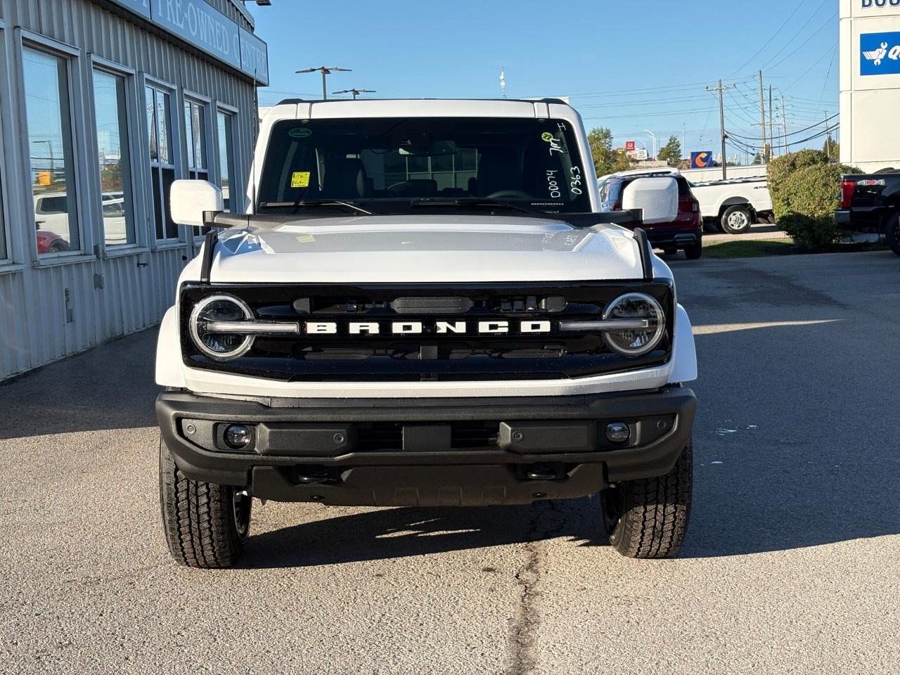 2026 Ford Bronco OUTER BANKS 4 DOOR 4X4 Photo3