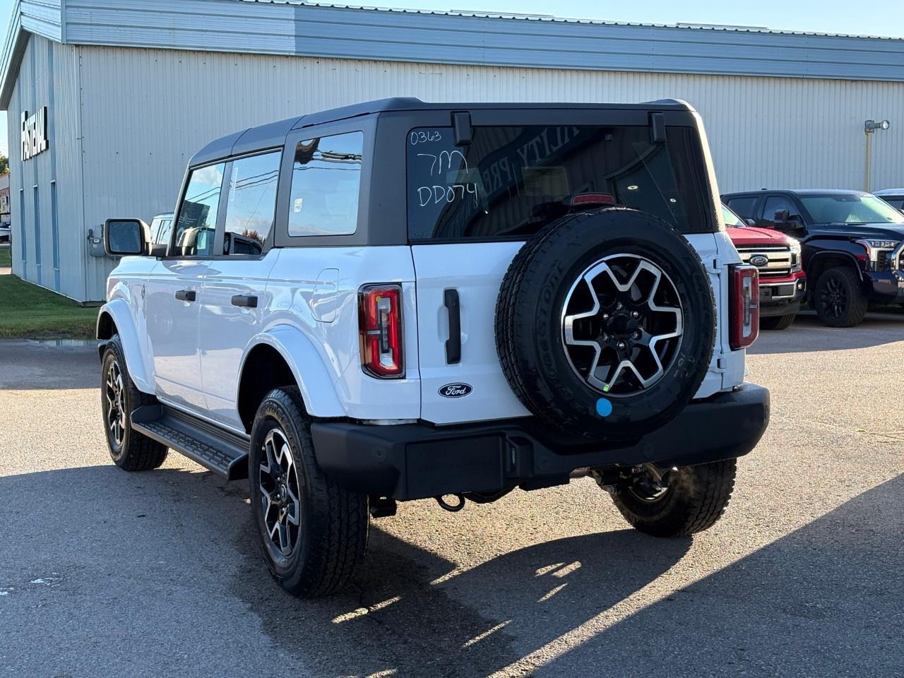 2026 Ford Bronco OUTER BANKS 4 DOOR 4X4 Photo