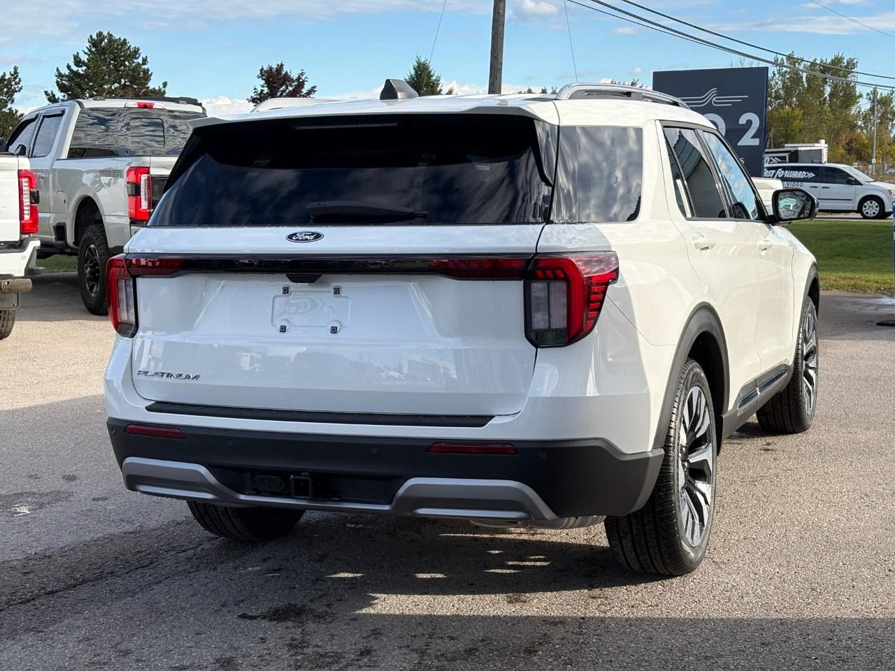 2027 Ford Explorer Platinum 4WD Photo