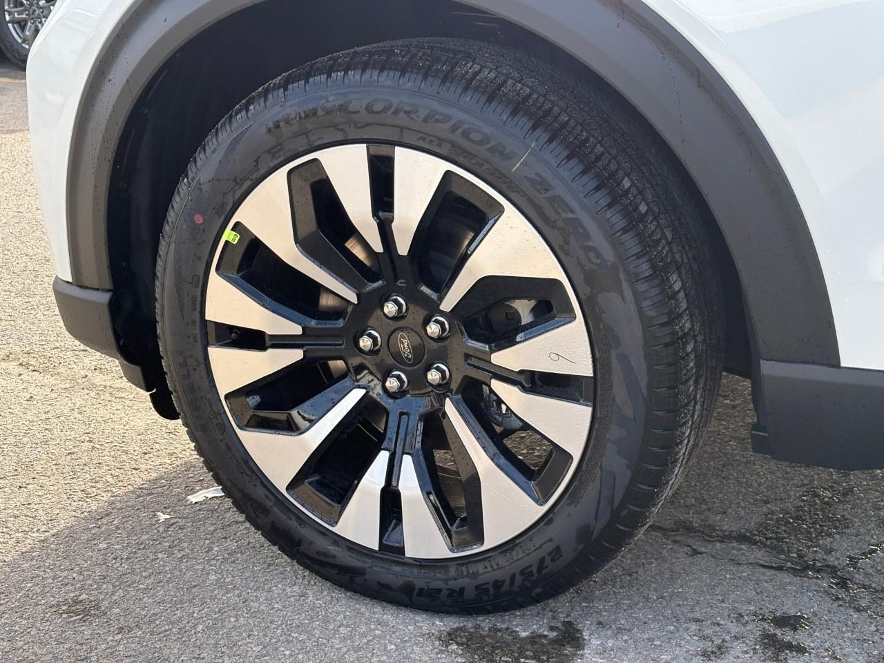 2027 Ford Explorer Platinum 4WD Photo