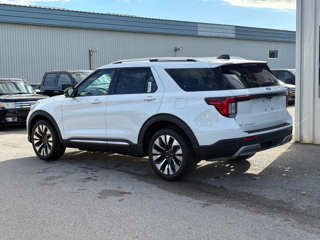 2027 Ford Explorer Platinum 4WD Photo