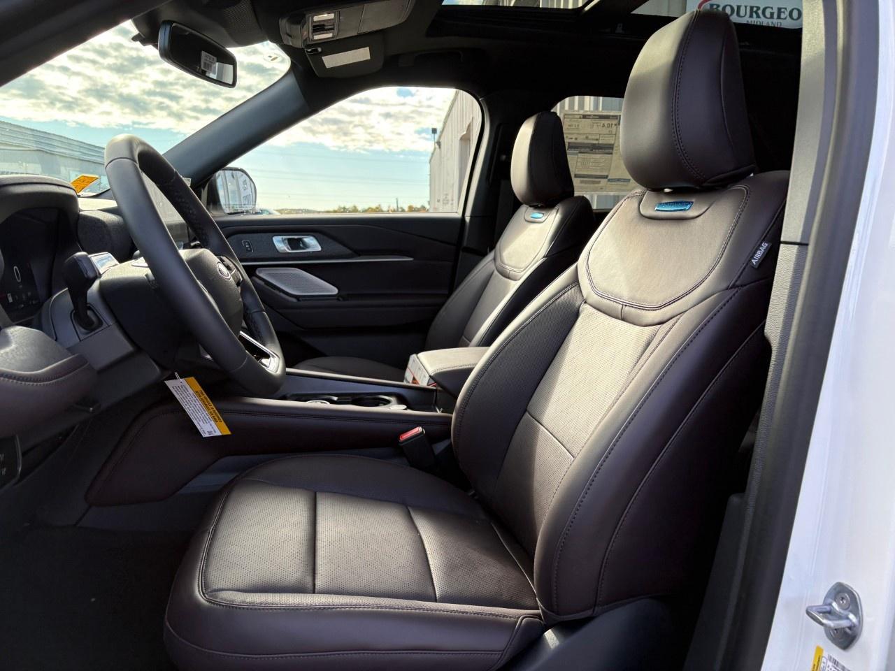 2027 Ford Explorer Platinum 4WD Photo