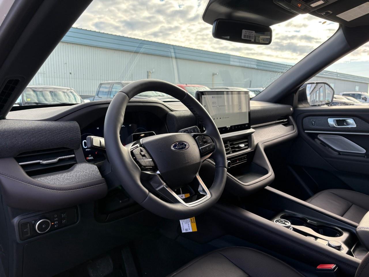 2027 Ford Explorer Platinum 4WD Photo