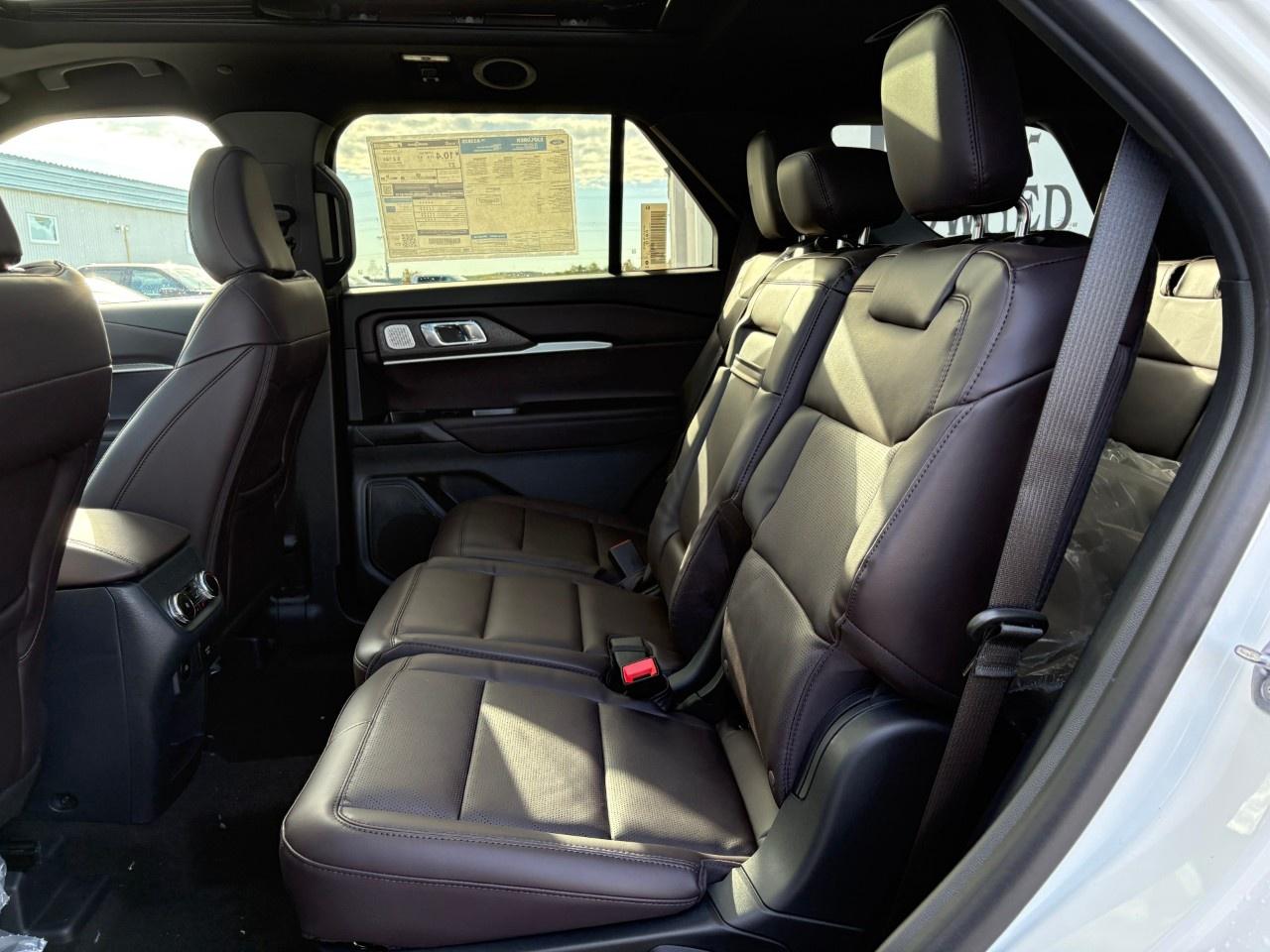 2027 Ford Explorer Platinum 4WD Photo
