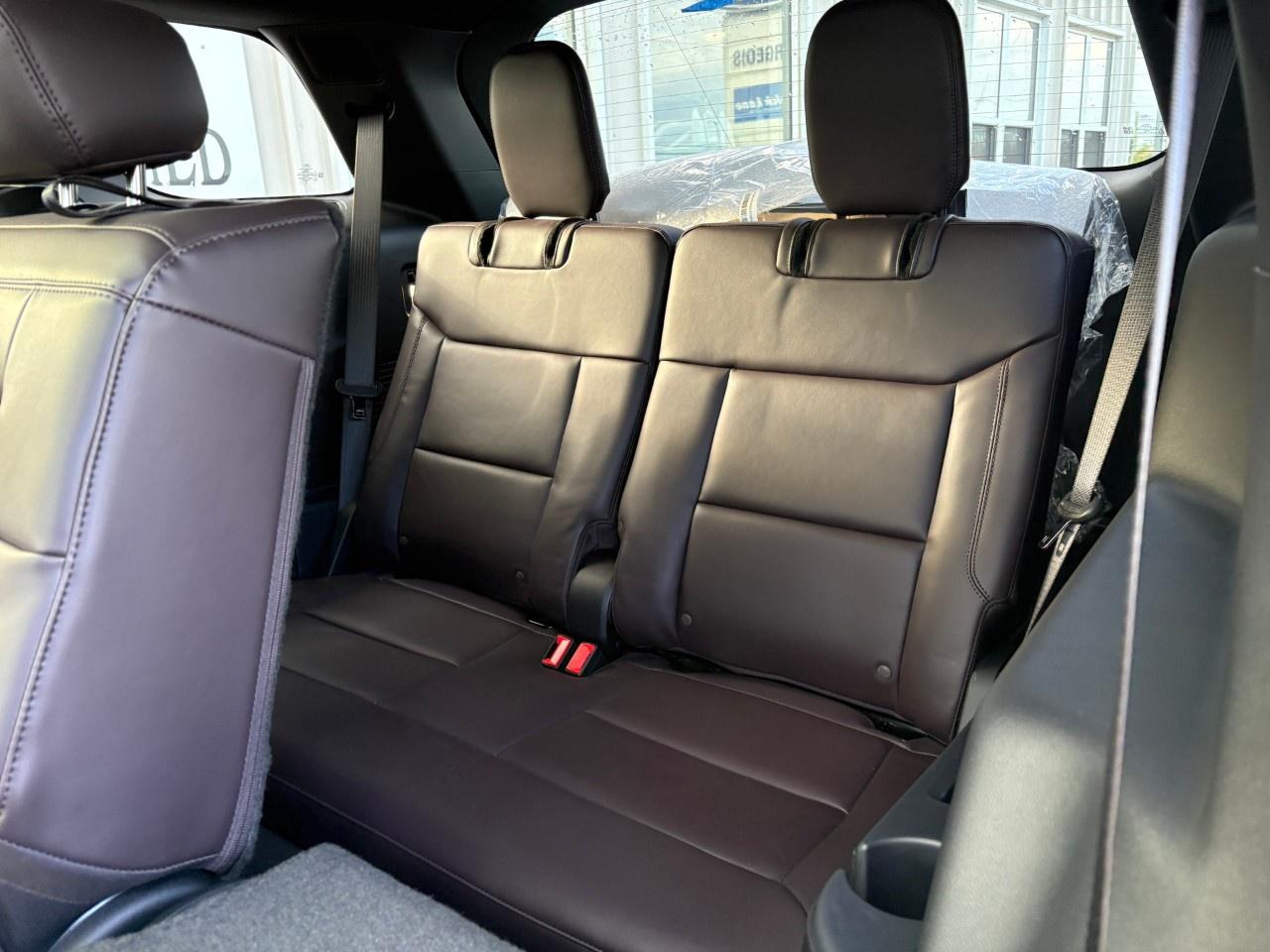 2027 Ford Explorer Platinum 4WD Photo