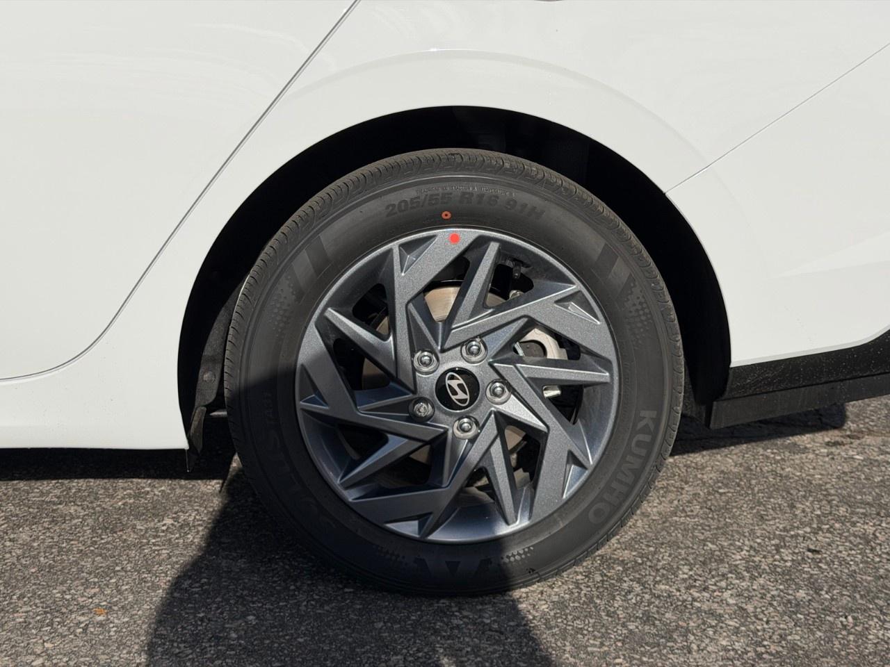 2026 Hyundai Elantra Preferred IVT Photo