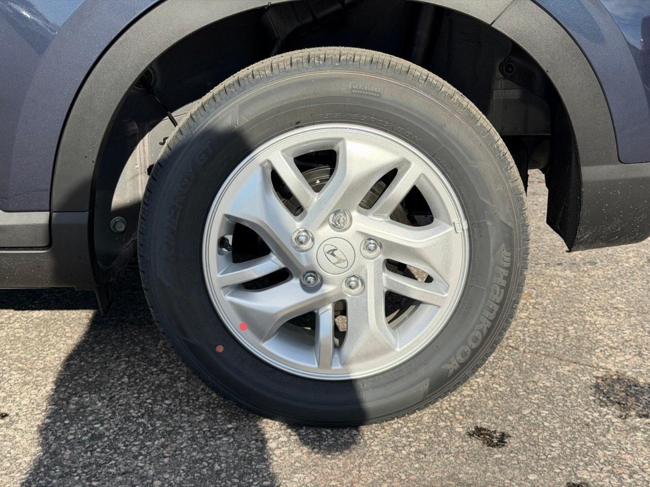 2026 Hyundai Venue Preferred IVT w/Two-Tone Photo4