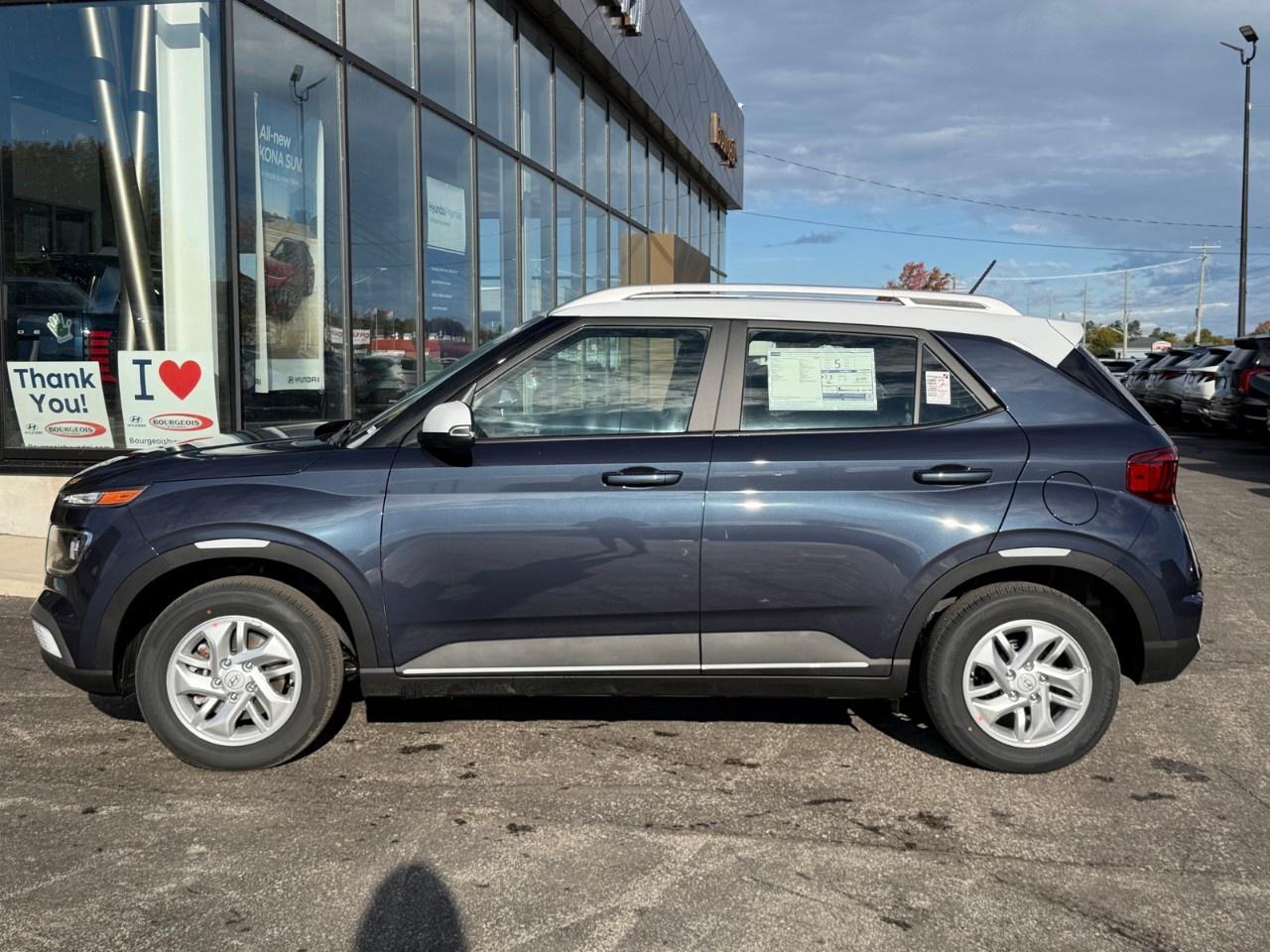 2026 Hyundai Venue Preferred IVT w/Two-Tone Photo3