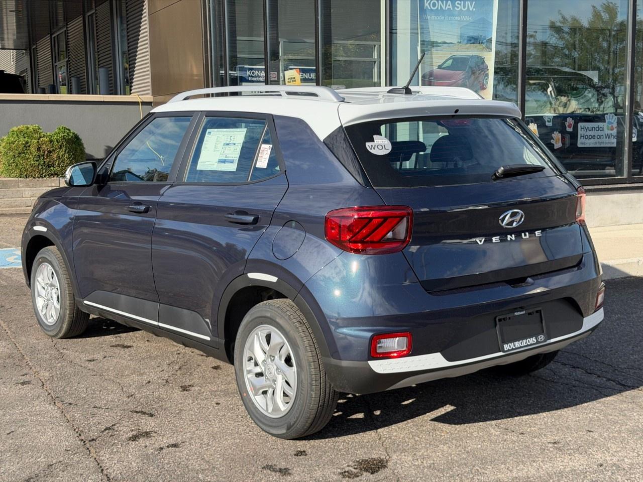 2026 Hyundai Venue Preferred IVT w/Two-Tone Photo
