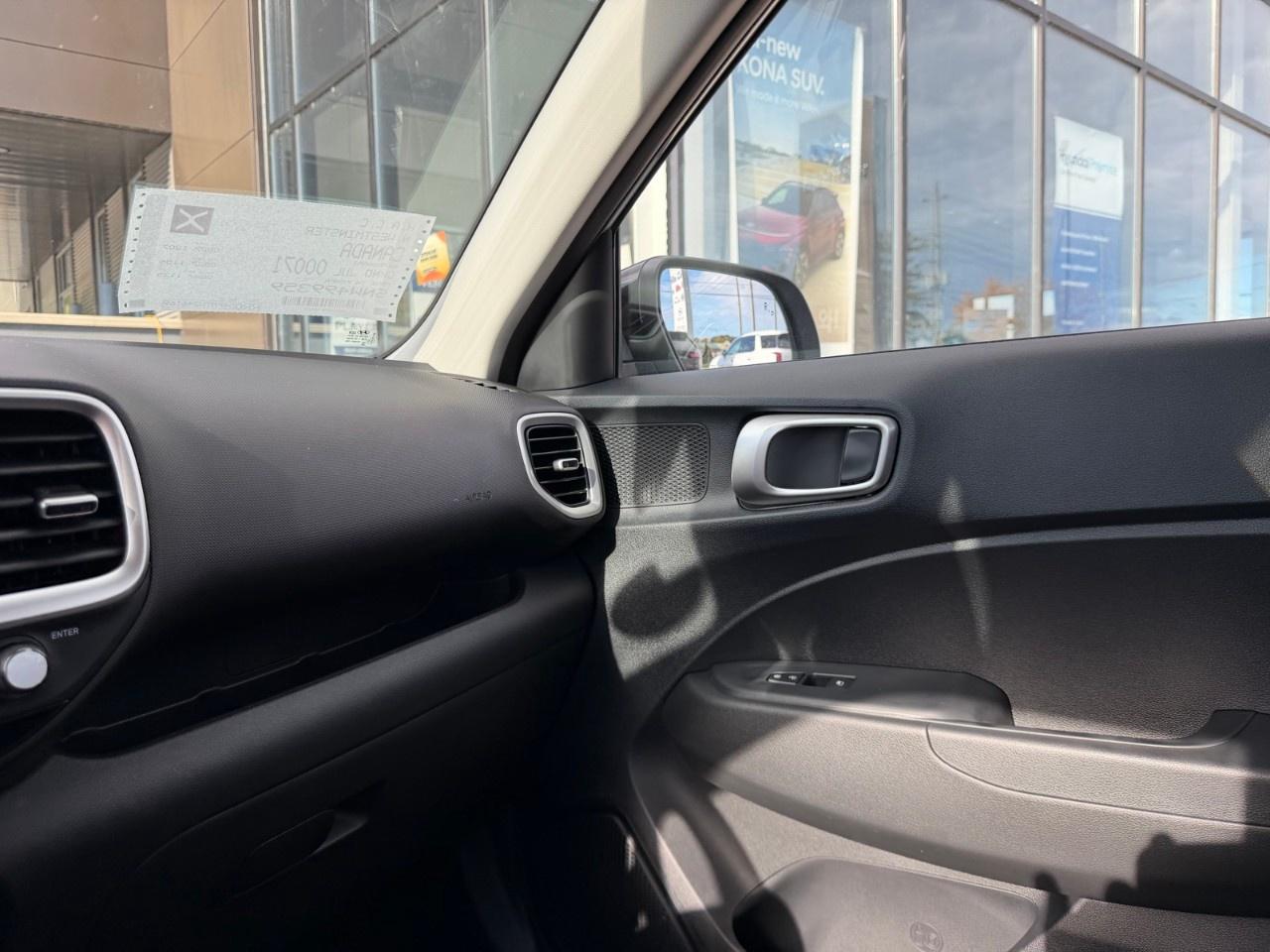 2026 Hyundai Venue Preferred IVT w/Two-Tone Photo